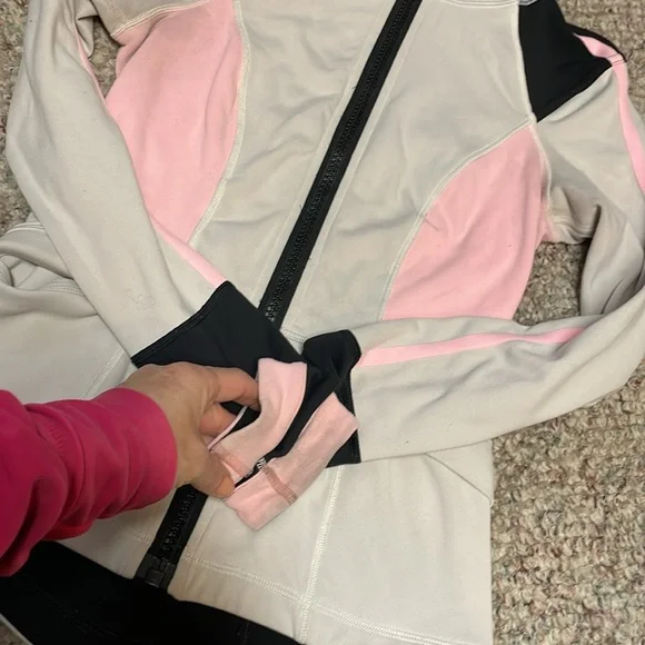 Lululemon jacket - Picture 4 of 12